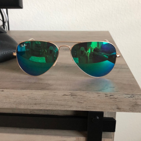Aviator Ray-Ban Sunglasses - Picture 1 of 4